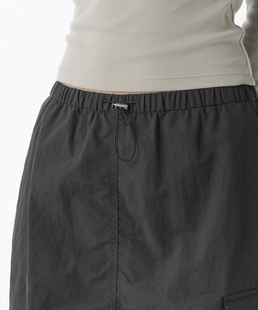 Musinsa Standard Woman Women'S Nylon Parachute Skirt [Dark Gray]