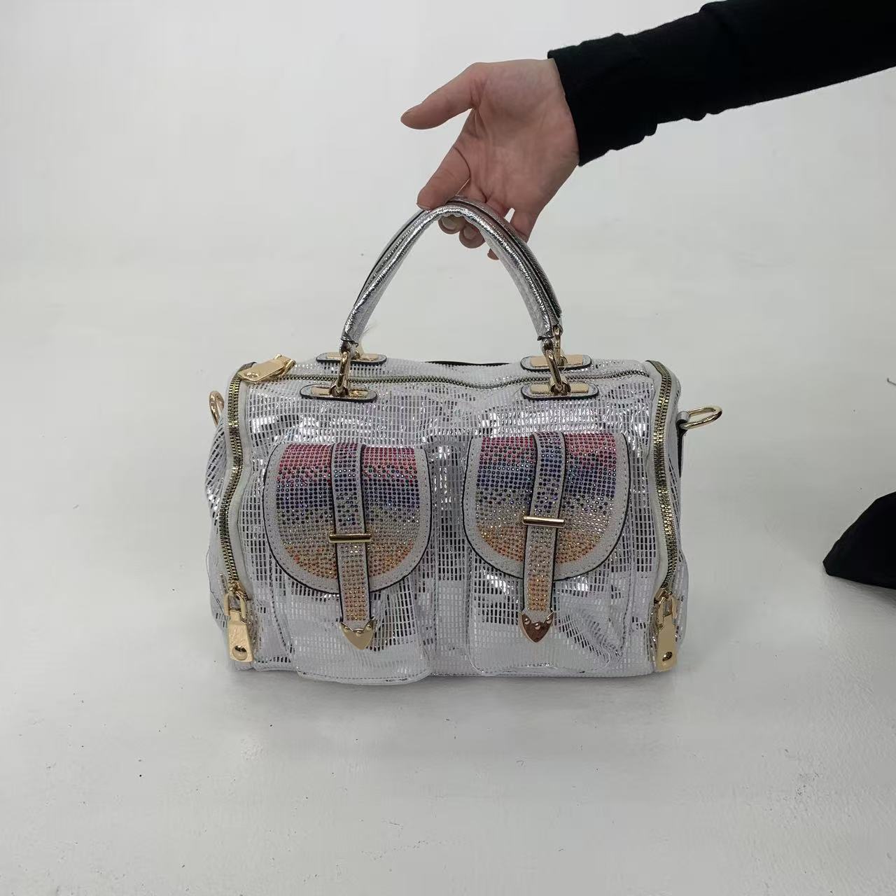 

European and American Elegant Women s Diamond Embellished Shoulder Bag with Multiple Pockets, Luxurious and Luxurious, Socialite s Crossbody Handbag срібний