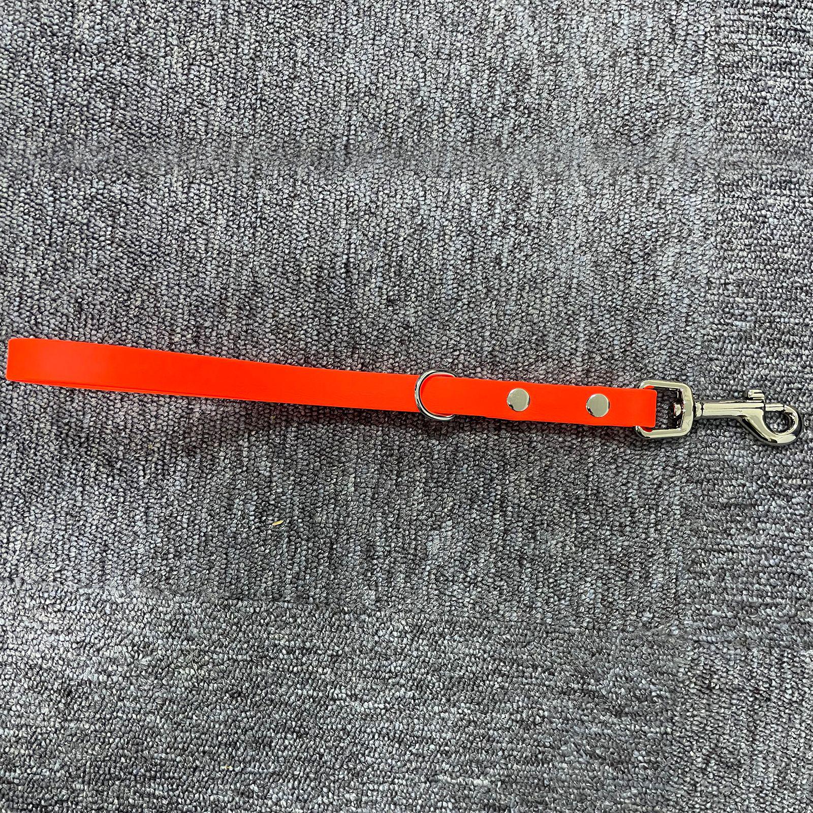 In-Stock Waterproof PVC Dog Leash with Silver Buckle, 30cm - Easy to Clean, Hot-Selling! 30cm x 1.5cm