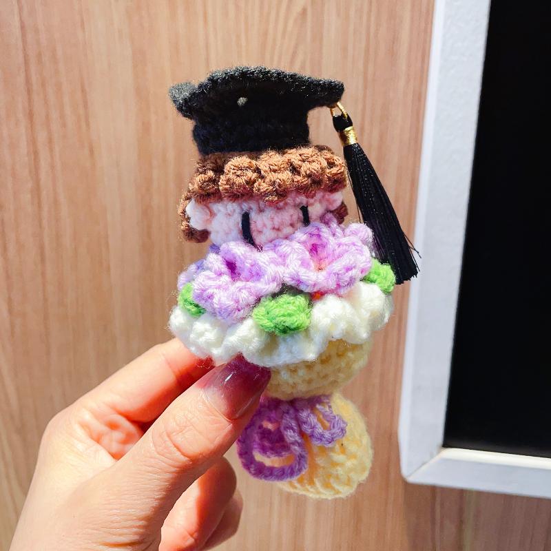Doctoral Cap Keychain with Handmade Bouquet Perfect Graduation Season Accessory A4