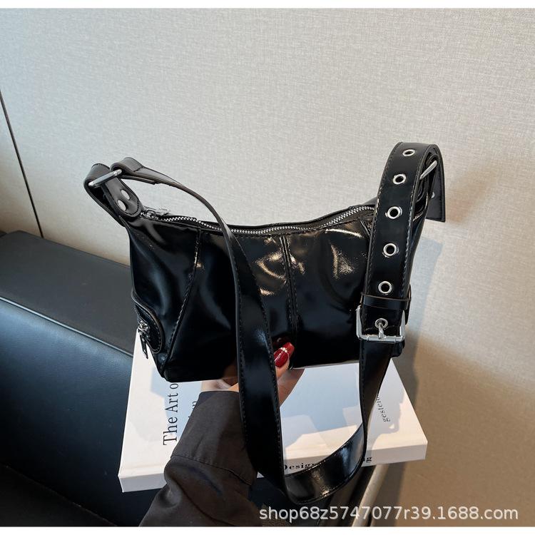 New French Niche Design Single Shoulder Portable Armpit Bag Sweet Cool Retro High-end Messenger Commuter Bag