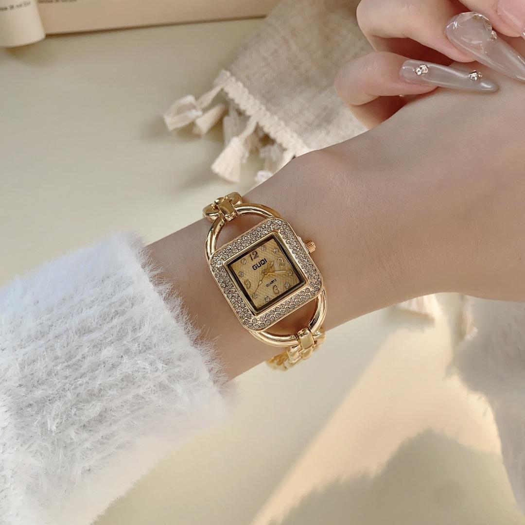 

Xiaoxiangfeng Square Watch Women s Diamond-encrusted Temperament Retro Bracelet Quartz Watch Medium Antique Gold Watch