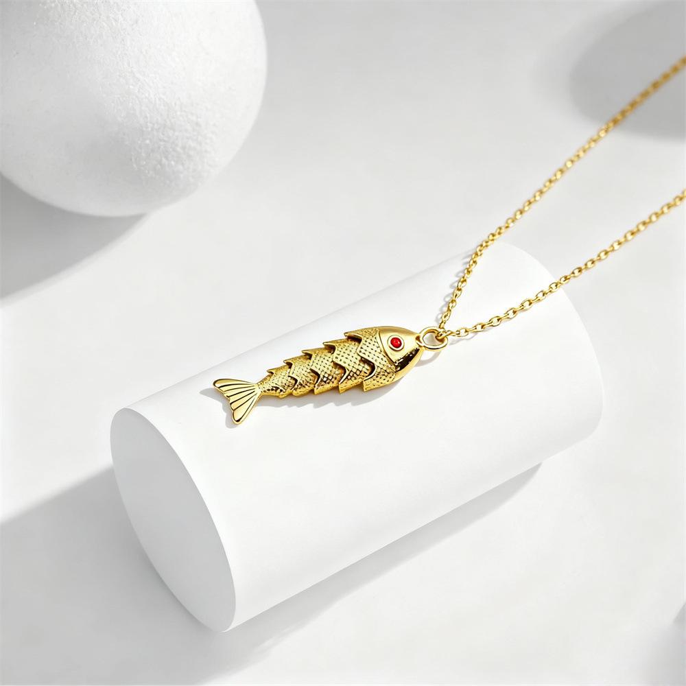 European Retro Koi Titanium Steel Necklace - Elegant Gold Swingable Design