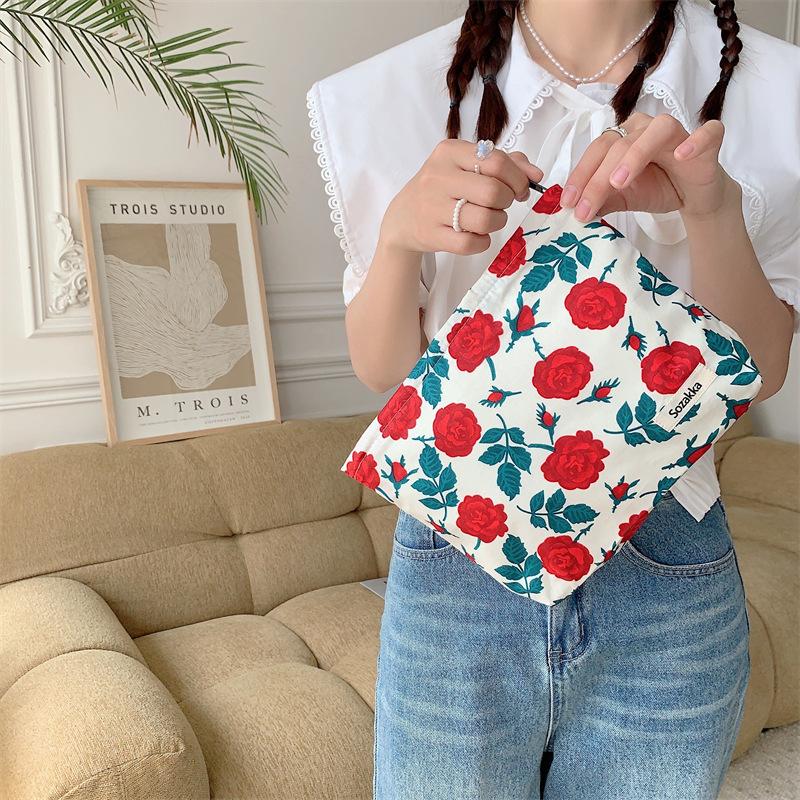 Charming Ladies Trendy Flower Pattern Cosmetic Pouch Portable Clutch Makeup Bag