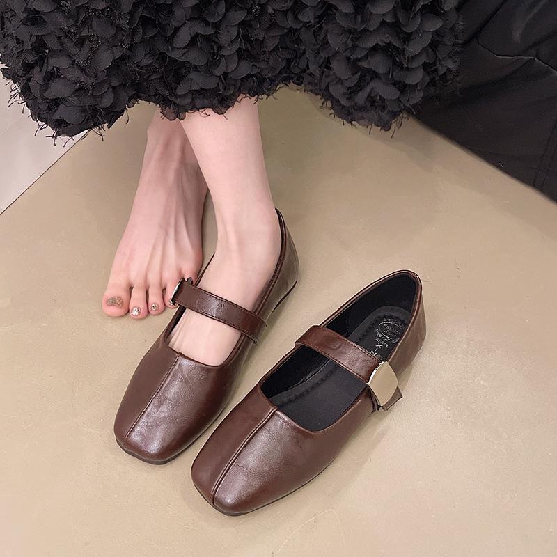 Square head shallow mouth single shoes women's spring and autumn new French retro temperament gentle fairy style flat bottom Mary Jane small leather