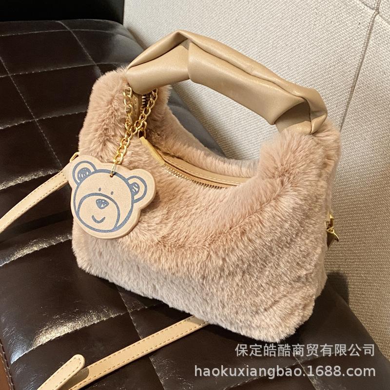 Premium Plush Messenger Bag Handbag Women's 2025 New Fashion Autumn and Winter Wool Bag Versatile Niche Design