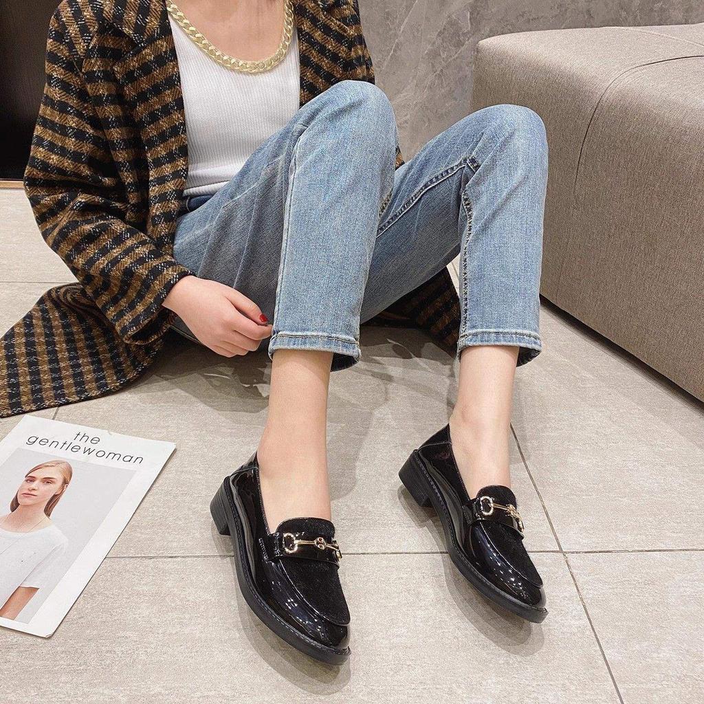 Soft sole Internet celebrity small leather shoes British style 2025 new versatile flat black loafers one pedal women's shoes
