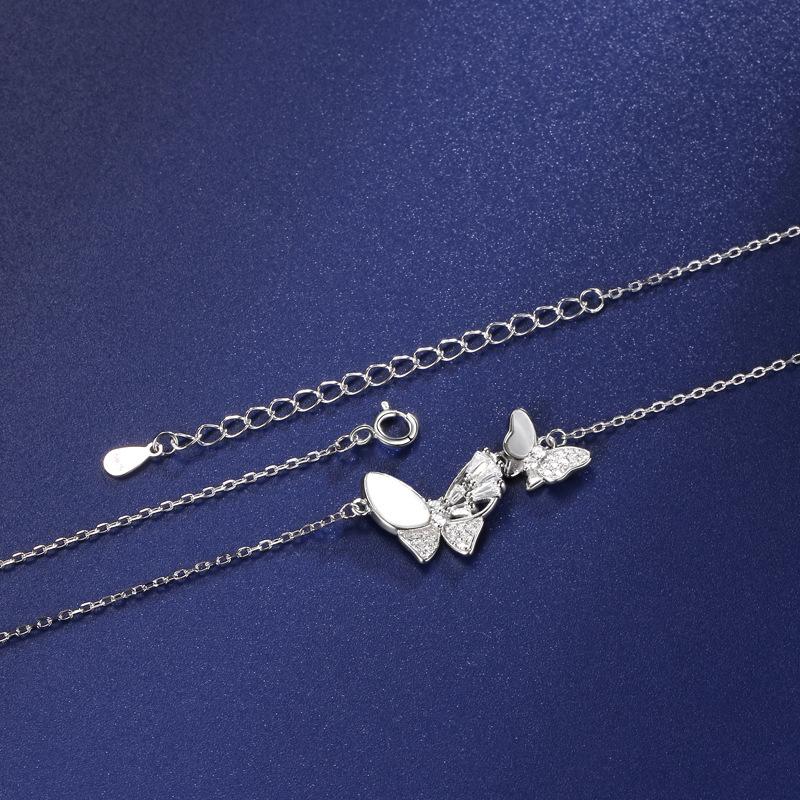 Original Fashion Butterfly Flying Necklace Female Fritillary Ins Niche Design High-End Jewelry Pendant Premium