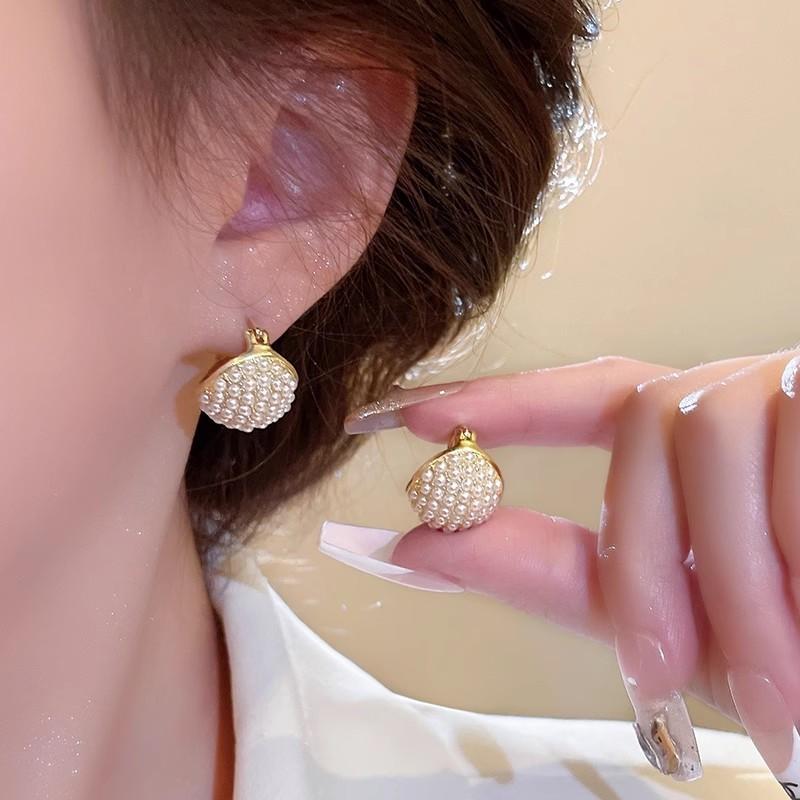 French retro pearl earrings temperament high-end ear buckle new style trendy niche design light luxury earrings