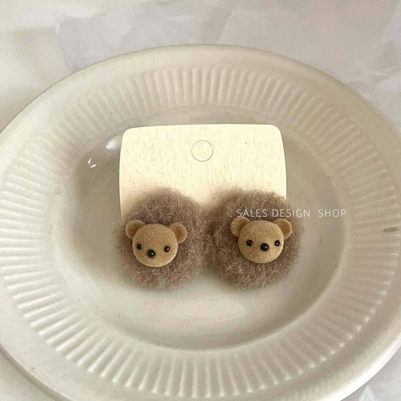 

2025 Autumn/Winter Cute Little Bear Fuzzy Sterling Silver Stud Earrings - Niche Fashion Temperament for Women
