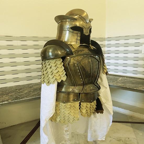 LARP-Kostüm „Krieger der Königsgarde aus dem 15. Jahrhundert“ (Halbrüstung, Ritteranzug, Königsmörder Jaime Lannister) – Halloween-Kostüm