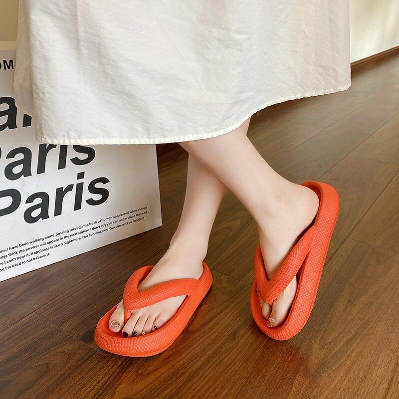 Nye plattformtøfler kvinner sommer strand flip-flops mote slip-on sandaler for kvinner sko hvit gul casual flats slide