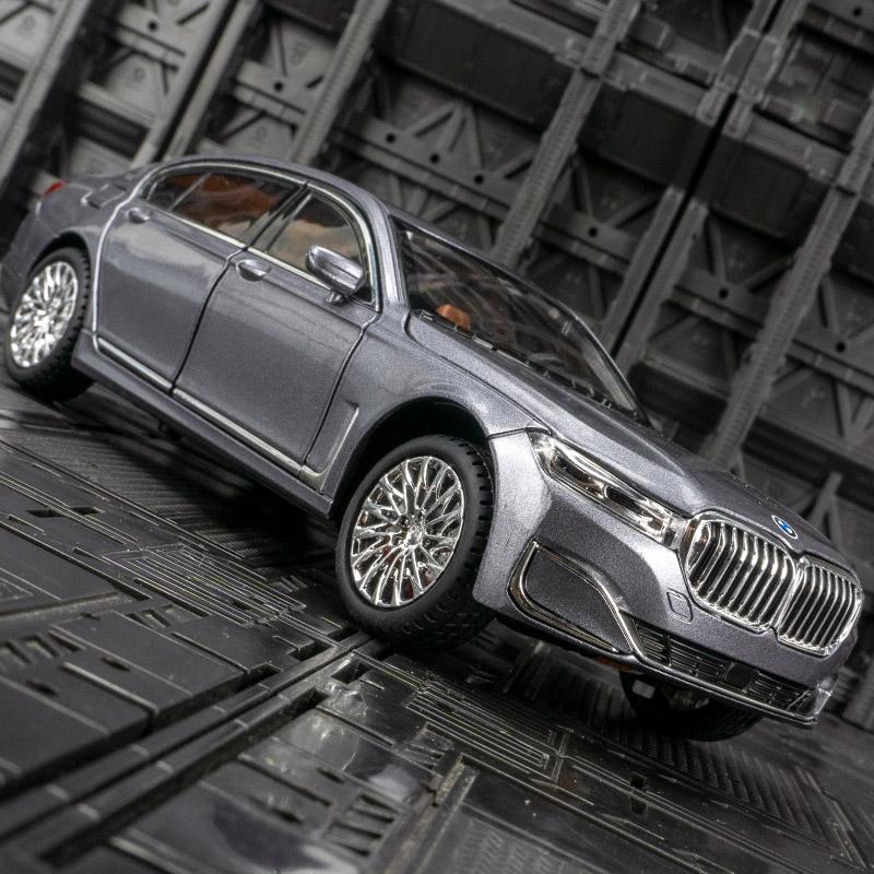 1:24 simulation BMW 760Li alloy car model ornament sedan sound and light shock absorber door and engine hood trunk can be opened