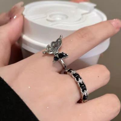 Verstellbarer Schmetterlingsring mit Kontrastkies: Schickes und einzigartiges Design für den Zeigefinger von Frauen