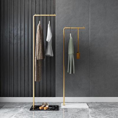Appendiabiti da terra moderno in stile nordico: Lusso Leggero, Design Semplice per l'Organizzazione della Camera da Letto, Stile da Celebrità di Internet
