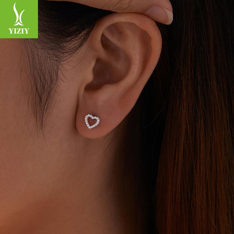 S925 Sterling Silver Love Moissanite Stud Earrings Simple Classic Versatile Heart Stud Earrings