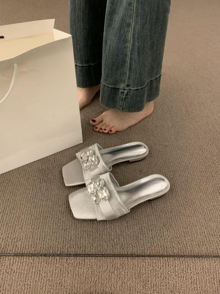 Temperament rhinestone word with open-toed thick-heeled slippers for women's summer wear new beautiful low-heeled sandals