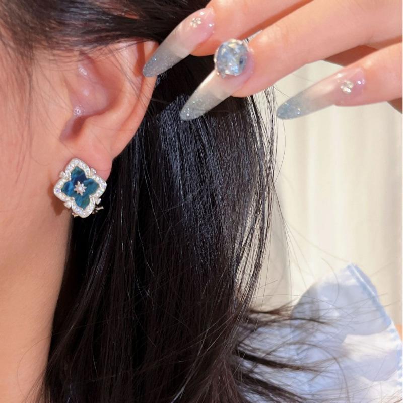 Vintage Italian Buchi Clover Blue Phosphorus Grey Necklace Bracelet Earrings Flower Set Premium Versatile Jewelry