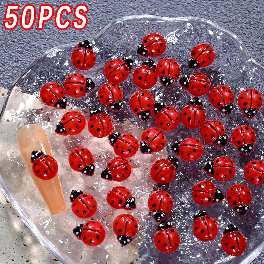 50Pz Ciondoli per Unghie Coccinella Carina Cartoon 3D, Strass Piatto per Unghie per Decorazioni Nail Art Manicure Fai da Te
