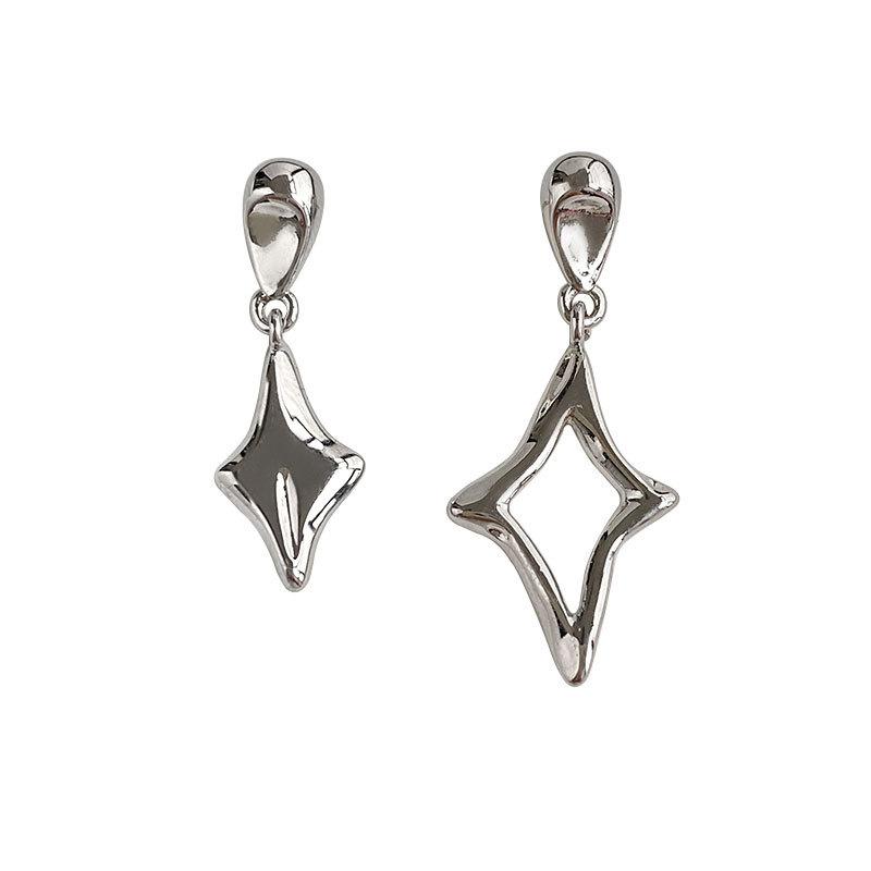 Day and Night Star Four-ray Star Earrings Everyday