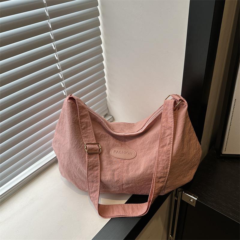Casual and Fashionable Foreign Style Pendant 2025 Summer New Fabric Texture Foreign Style Simple Tote Shoulder Messenger Bag