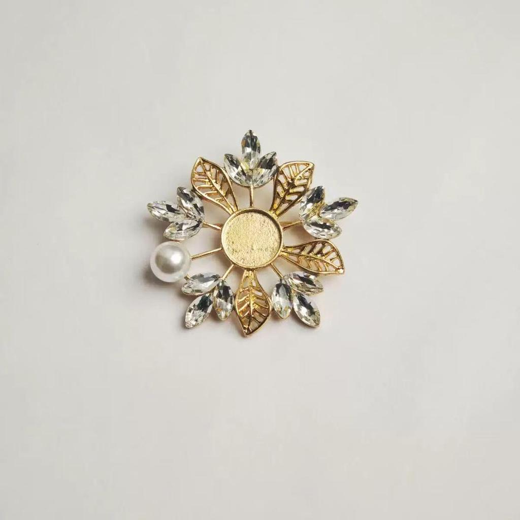 Exquisite Rhinestone Flower Brooch: Versatile Women's Suit & Evening Dress Pin