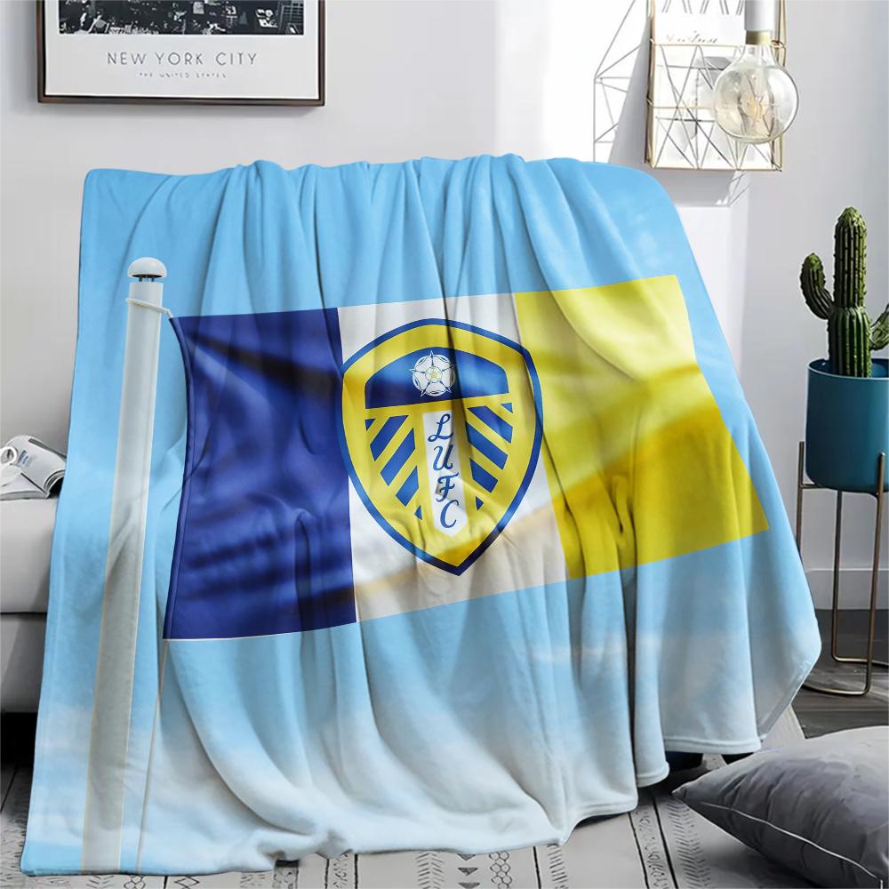 Leeds United, vzorovaná flanelová deka, vysoká kvalita, pohodlná pro všechna roční období, domácí dekorace, teplo a pohodlí, ideální jako dárek.