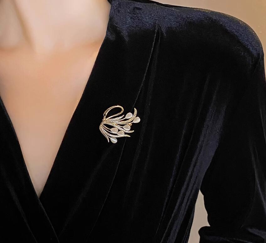 Exquisite Swan Brooch For Women Animal Brooch Cube Clothing Fashion Jewelry Accessories