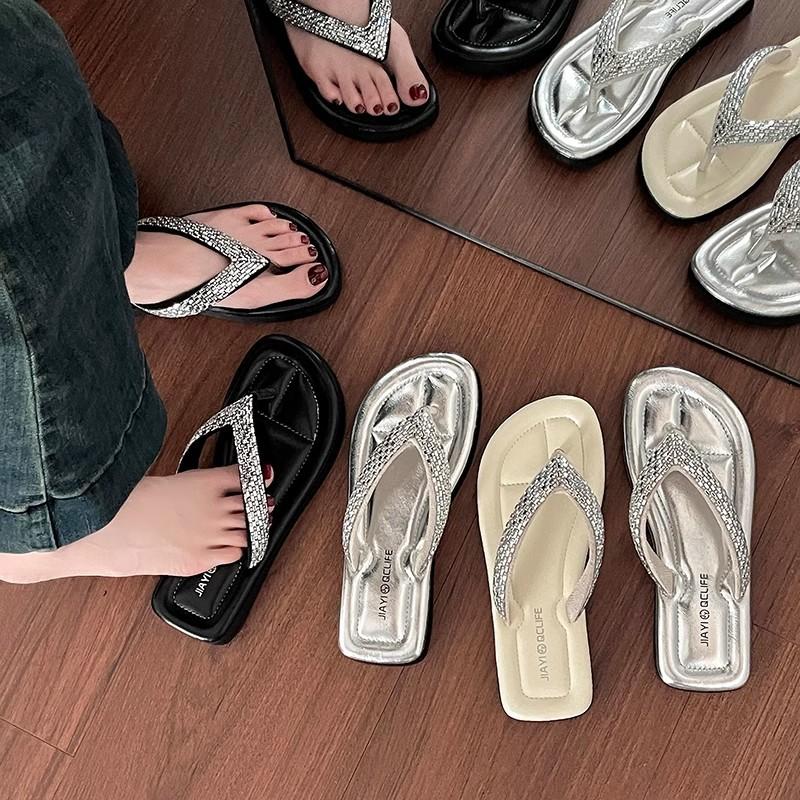 Fashion flip-flops women's summer outer wear new ins trendy versatile soft bottom sandals flat bottom high-end rhinestone slippers