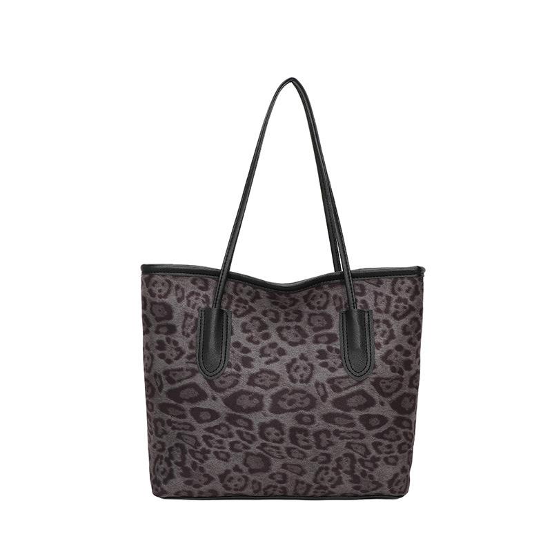 

Large capacity single shoulder armpit bag autumn and winter popular fashion extra large bag trendy versatile handbag women чёрный
