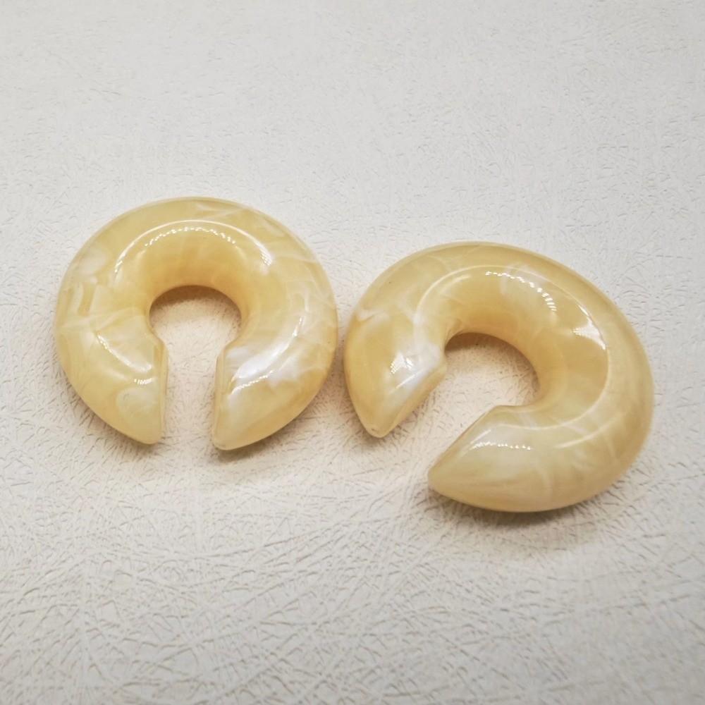 New Style Acrylic Ear Clip Earrings Round Resin C Shape Ear Cuff Jelly Color Lightweight No Piercing Earrings Party Wear