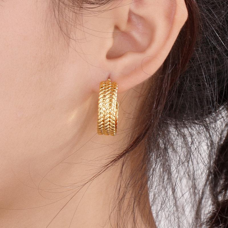 European & American INS Style Gold-Plated C-Shaped Double Wheat Ear Hoop Earrings - Trendy Titanium Steel Luxury Design for Women.