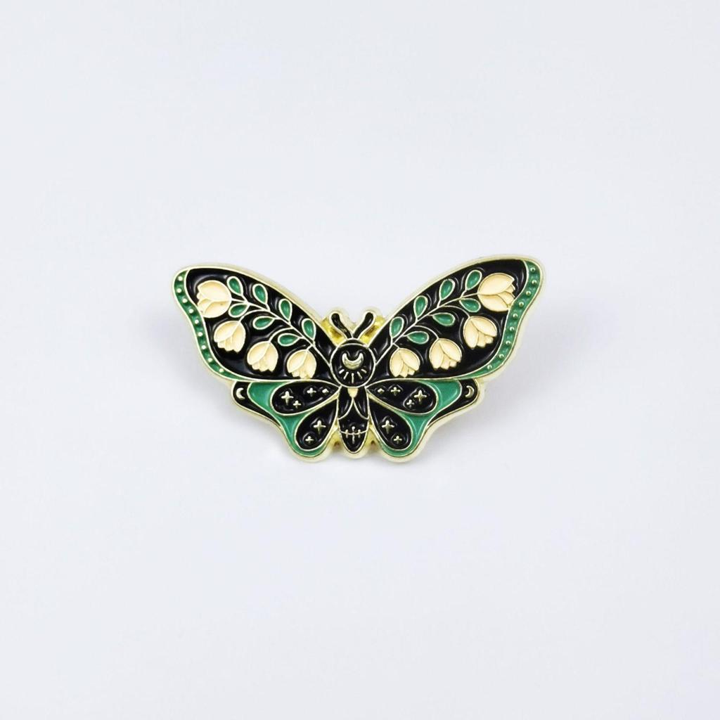 Creative Butterfly Brooch: Cartoon Insect Metal Badge with Oil Drip for Backpack and Clothing