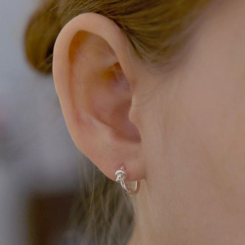 

Lewe Not mini one touch earring Silver