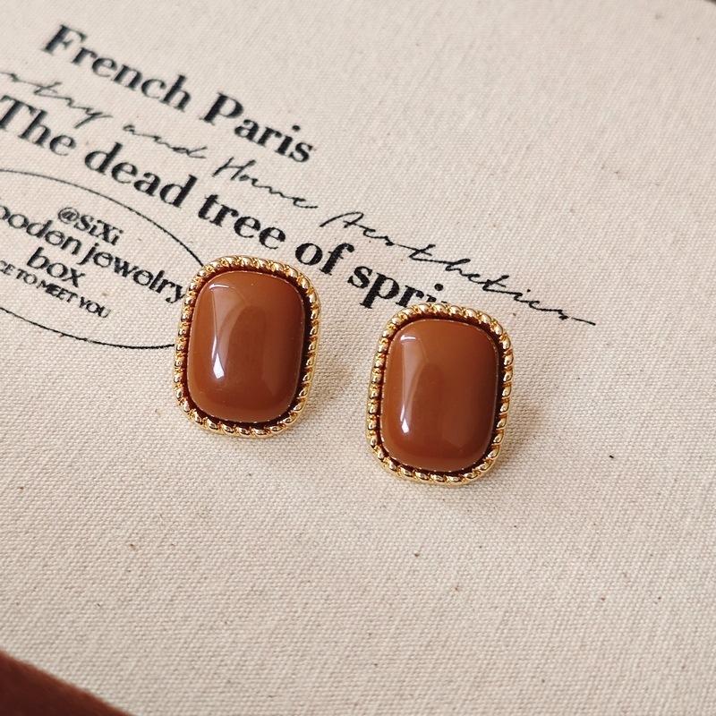 Nouvelles Boucles d'Oreilles Carrées Vintage pour Femmes Métal Couleur Or Irrégulières Inégales Personnalité Latérale Géométrie Marron Café