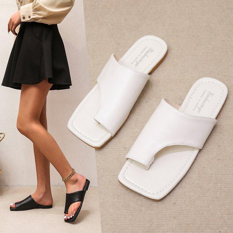

2024 лето новые простые модные шлепанцы на плоской подошве женские британский стиль квадратный носок закрытый носок пляжные прохладные шлепанцы женские в наличии 39 белый