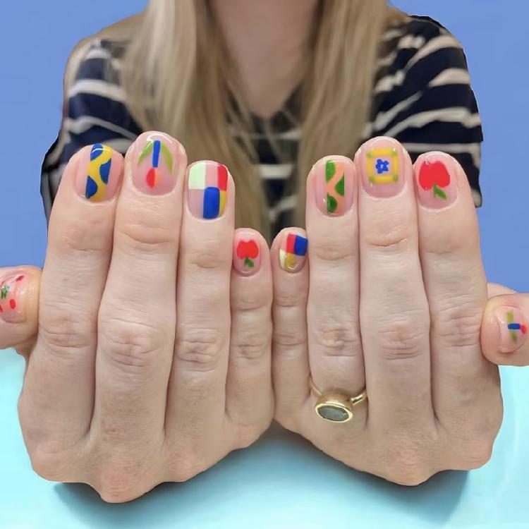 

Glossy Press on Nail Floral False Nail 24Pcs Short Oval Shape Stick on Nail Full Cover Easy to Apply for Women 1