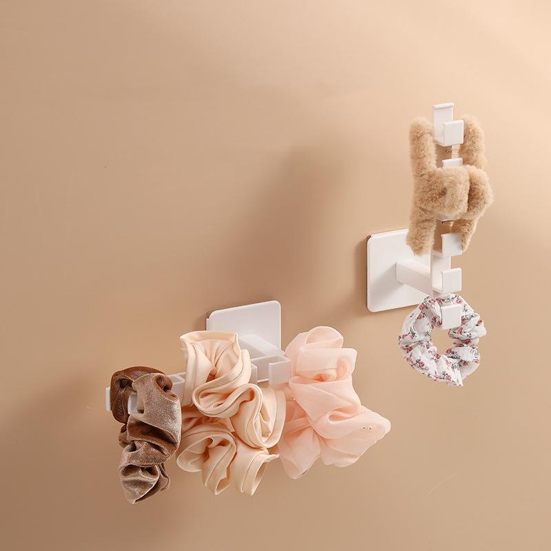 Prostorově úsporný organizér na klobouky Plastové úložné řešení do skříně s designem s více háčky Inovativní montáž pro snadný přístup