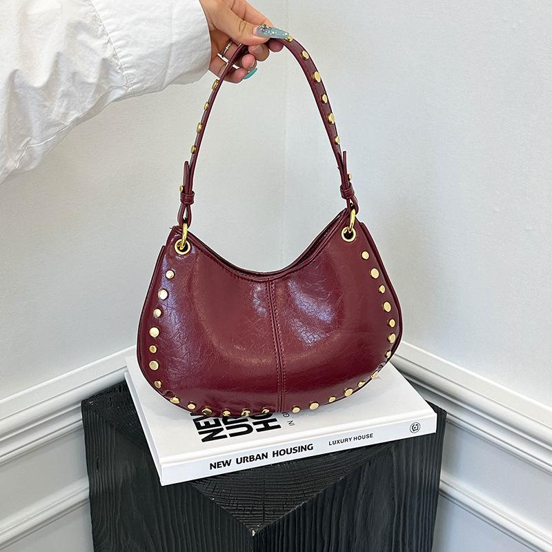 

Модная летняя новая женская сумка через плечо с заклепками, ретро мягкая сумка под мышкой красный