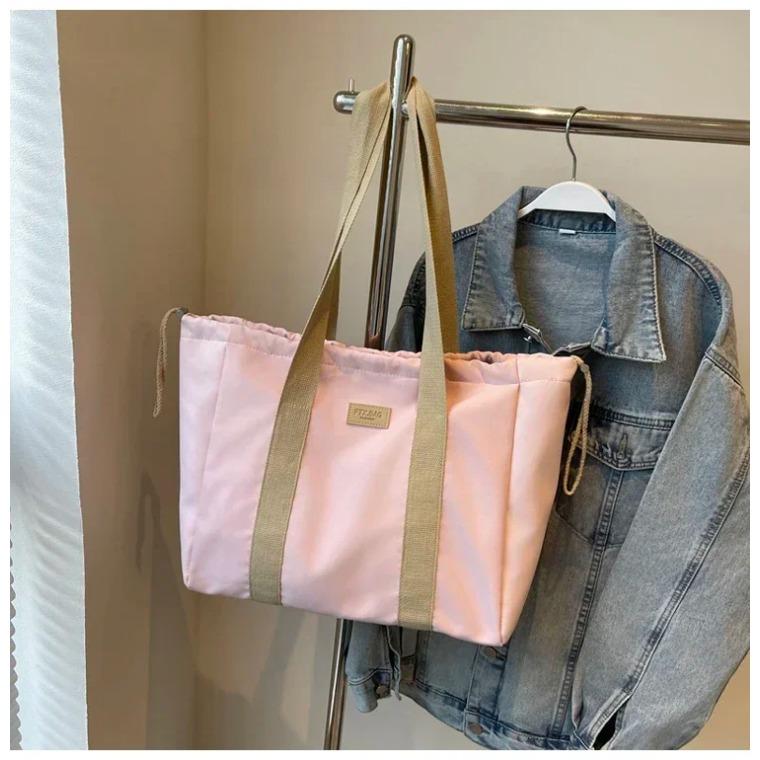 Large Capacity Nylon Bag Versatile Casual Shoulder Lock Bag Soft and Soft Pendular and Trendy Monochromatic High Quality