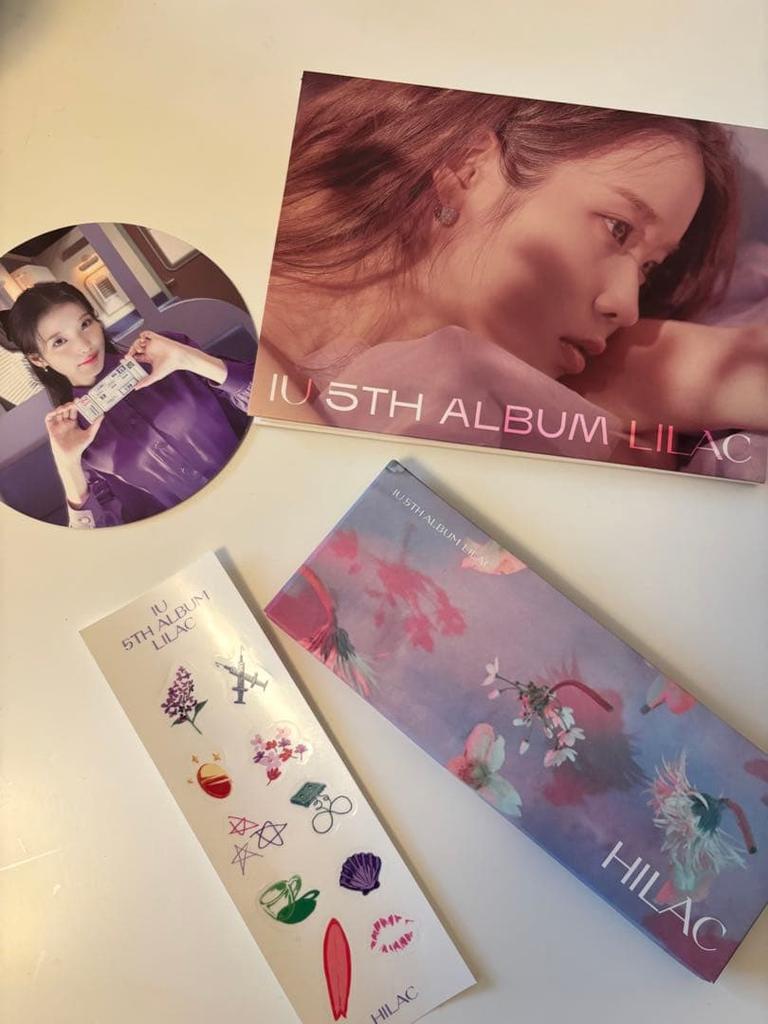 [USED] IU 5th Album HILAC (with photocard)