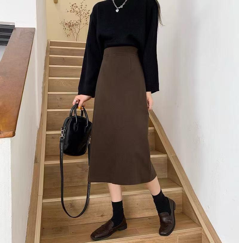 

2025 Autumn/Winter Plus Size High-Waisted Slimming Bodycon Skirt with Slit for Women XL (60-70 kg)