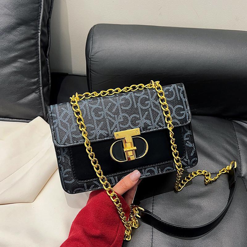 2024 New Arrival Minimalist Shoulder Bag For Women Chic And Stylish Street Fashion Accessory