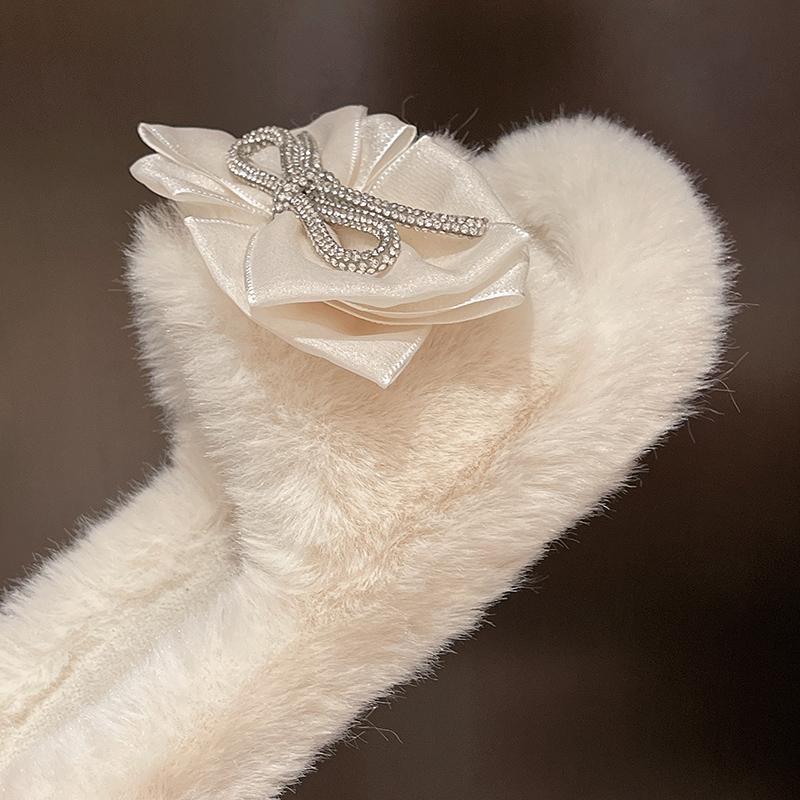 Aphixta 2025 Nouvelles Pantoufles Douces et Chaudes d'Hiver à Fourrure pour Femmes Pantoufles d'Intérieur Chaussures Nœud Papillon en Cristal Décoration Talon Plat Diapositives à Poils