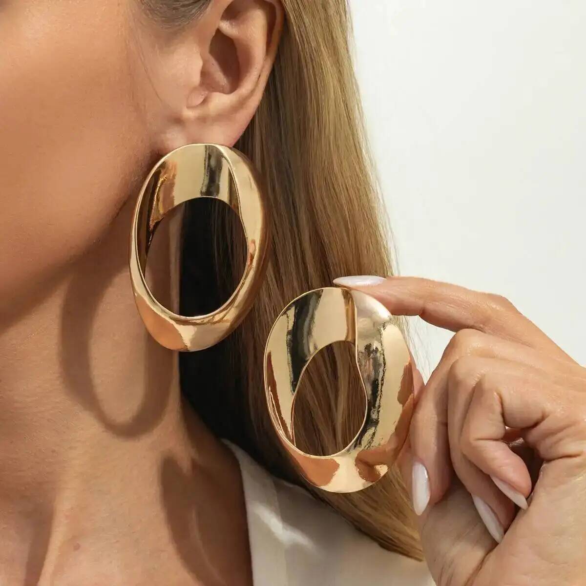 

SHIXIN Punk Irregular Smooth Hollow Oval Stud Earrings Women Exaggerated Gold Color Piercing Earring Seampunk Party Jewelry Gift