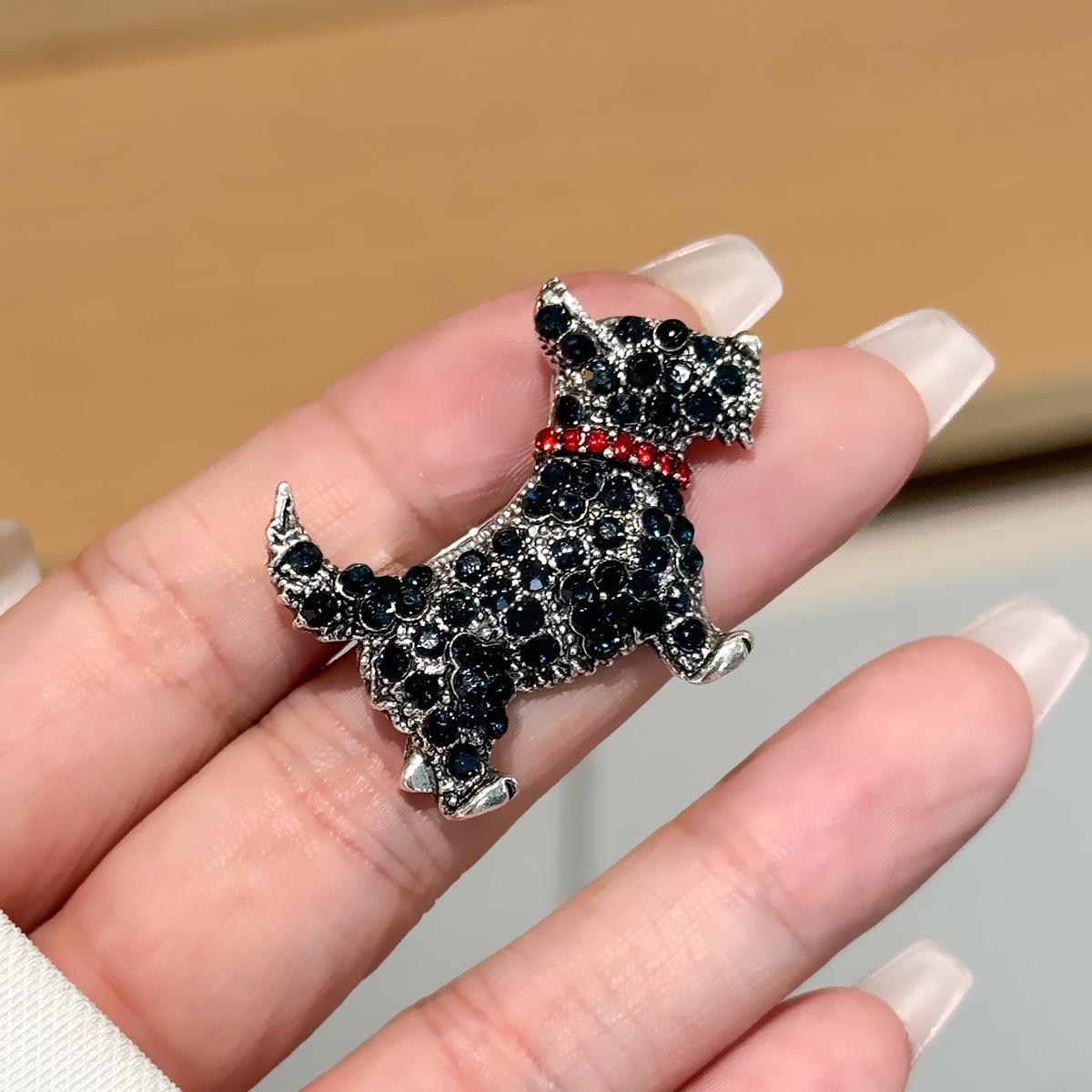 

Модна сплавна брошка, Висококласна квітка на груди, Брошка для піджака та костюма One Size чорний