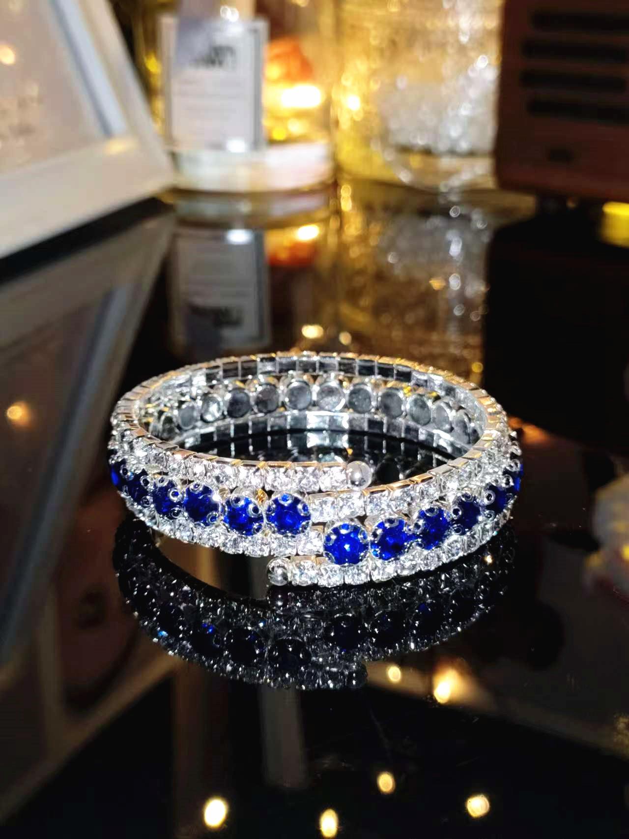 

Корейский стиль сверкающий стразами свадебный браслет: Кристальный эластичный браслет в четыре ряда K9