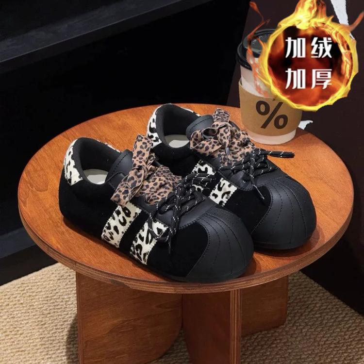 

Leopard print velvet German training big head bread shoes winter new warm, non-slip and high casual lace-up cotton shoes 40 чорний