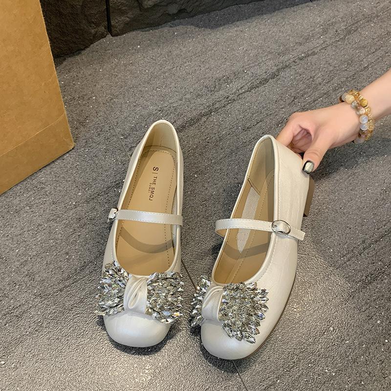 

Интернет-знаменитость элегантный бант стразы сумка голова обувь женщины 2025 новый популярный летний слово с повседневной обувью 40