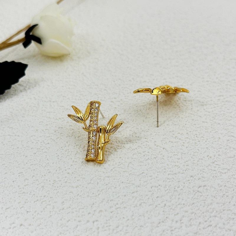 Douyin Has The Same Exquisite Autumn And Winter High-Rise Maillard Earrings, Bamboo Micro-Inlaid Zircon High-End Earrings. золотой